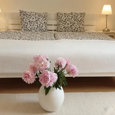 Apartment In Gemutlichem Landhaus In Seenahe